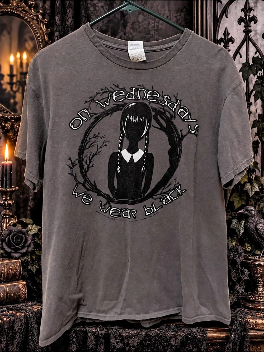 Wednesday Graphic Short Sleeve Tee in Gray Large
